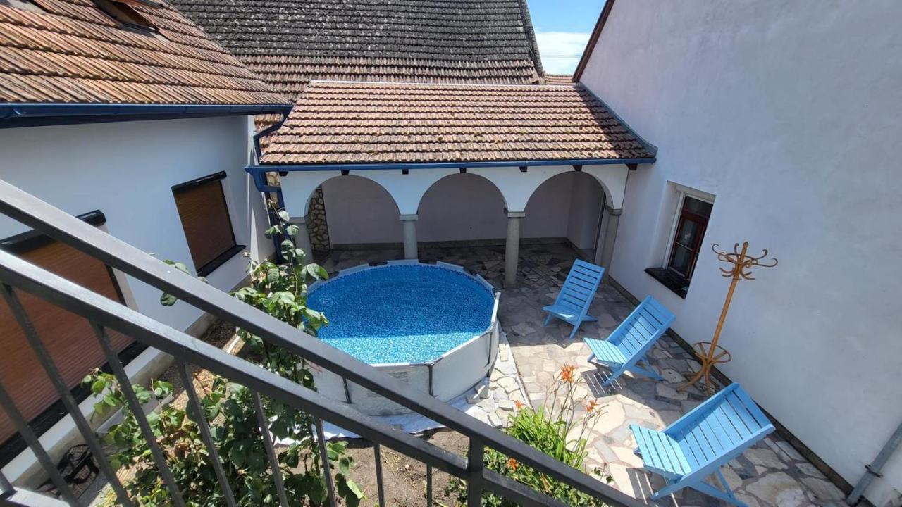 Naturalni Vinarstvi Tomas Krizek, Penzion Dvorek Dolní Dunajovice Buitenkant foto