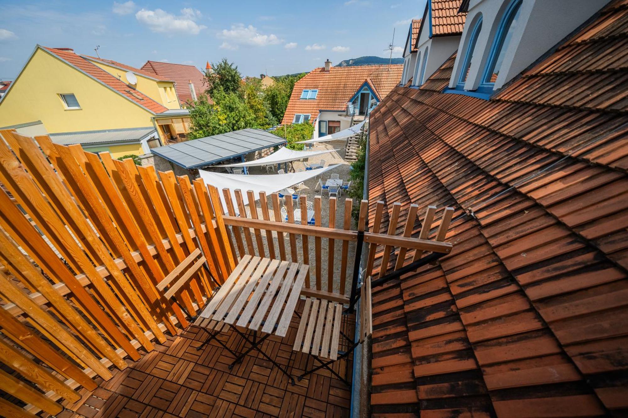 Naturalni Vinarstvi Tomas Krizek, Penzion Dvorek Dolní Dunajovice Buitenkant foto