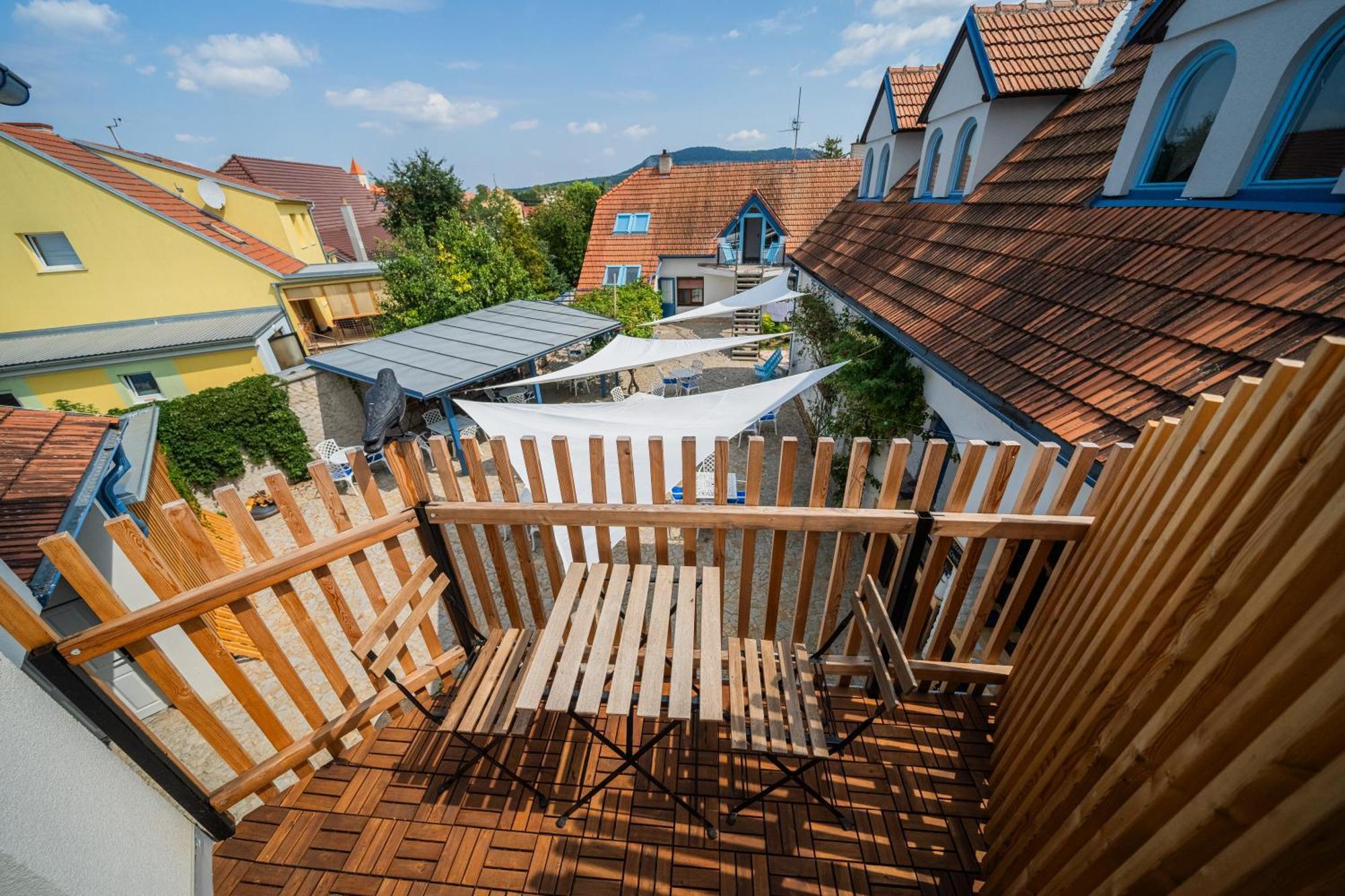 Naturalni Vinarstvi Tomas Krizek, Penzion Dvorek Dolní Dunajovice Buitenkant foto