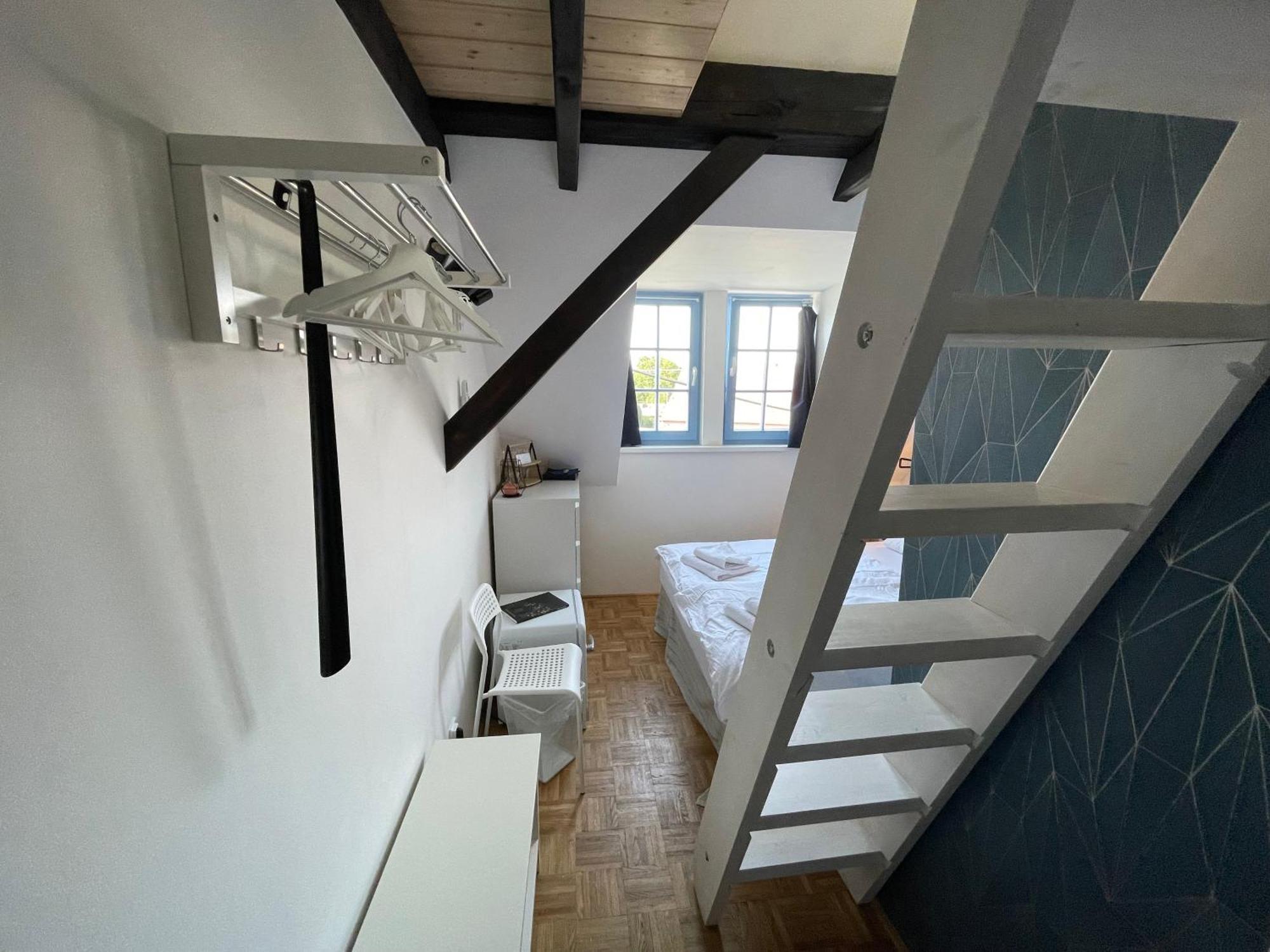 Naturalni Vinarstvi Tomas Krizek, Penzion Dvorek Dolní Dunajovice Kamer foto